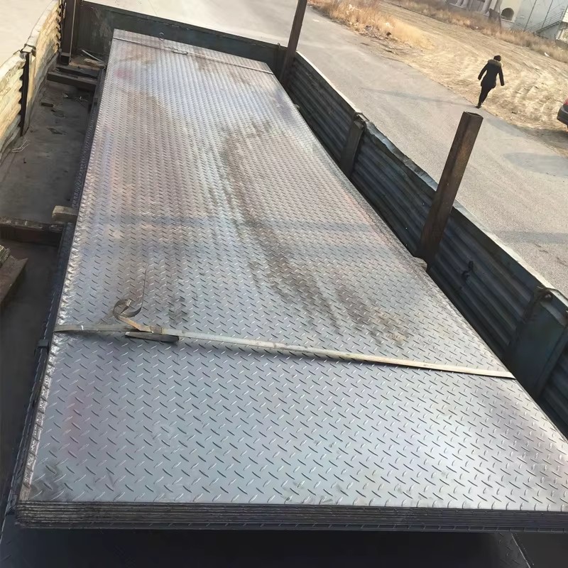 Black Mild Steel Checkered Plate 14 Gauge Carbon Metal Sheets 4x8 ASTM A36 A283 GR.C A572 Ss400 Iron Plate Diamond Sheet
