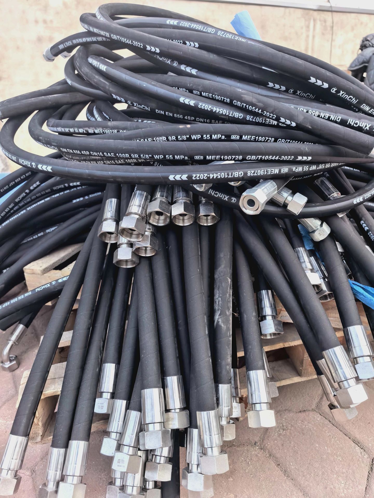 DIN EN 853 1SN/2SN NBR Wire Braided Hydraulic Hose 1/4" to 2" Inch European Standard