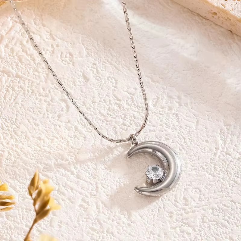 XL170 Women's Dainty Crescent Moon Prong-Set Crystal Pendant Adjustable Stainless Steel Necklace Chain Fashion Jewelry for
