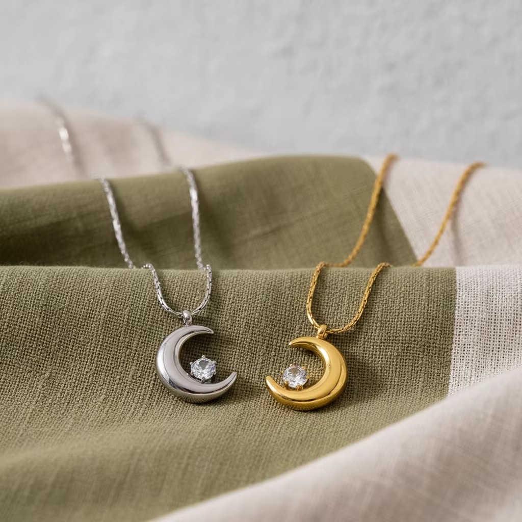 XL170 Women's Dainty Crescent Moon Prong-Set Crystal Pendant Adjustable Stainless Steel Necklace Chain Fashion Jewelry for