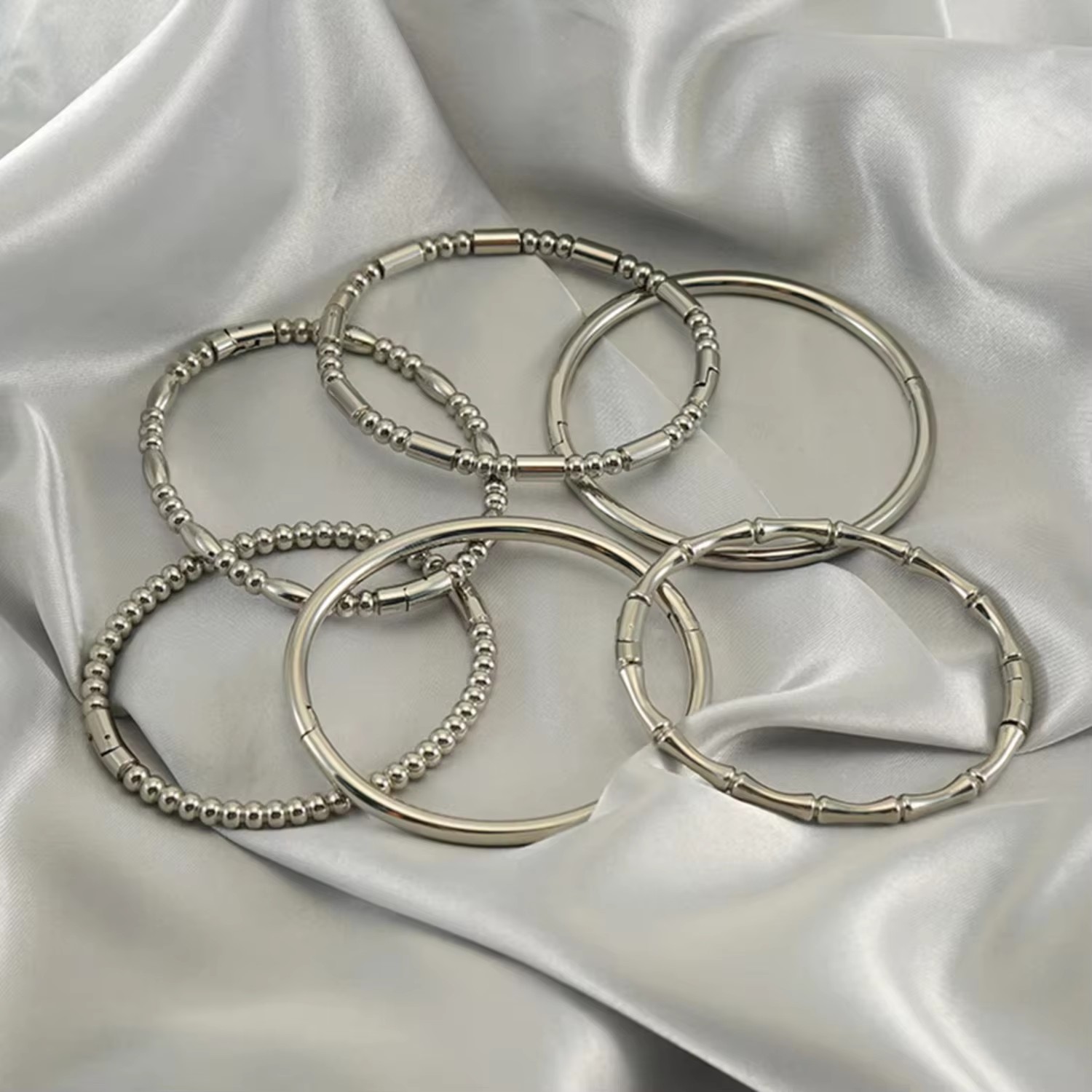 Hot Selling Tarnish-Free Stainless Steel Jewelry Bracelet 18k Gold Plated Women Fashionable Waterproof Simple Open Smooth Bangle