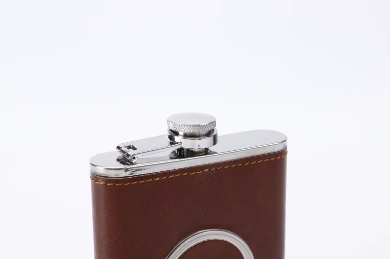 Portable 8oz Stainless Steel Collapsible Shot Flask Leather Hip Flask With Built-In 2Oz Shot Glass Funnel for Travel Outdoor