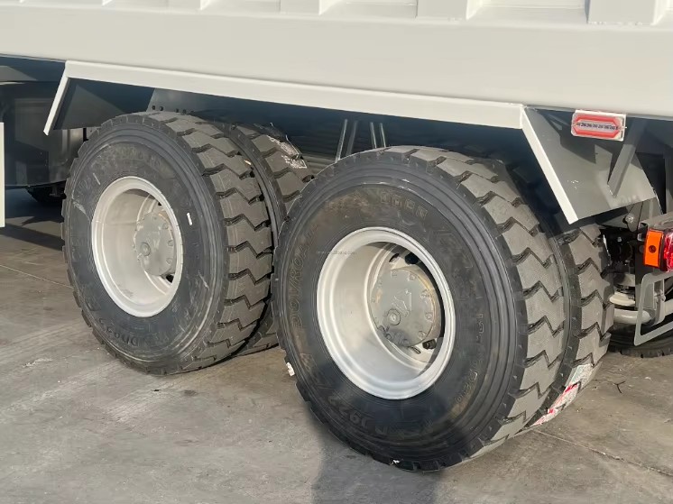 Directly Supplies Hongqi Haowo 371HP LHD 6x6 diesel New Heavy-duty Truck for Off-road Dump Truck Application