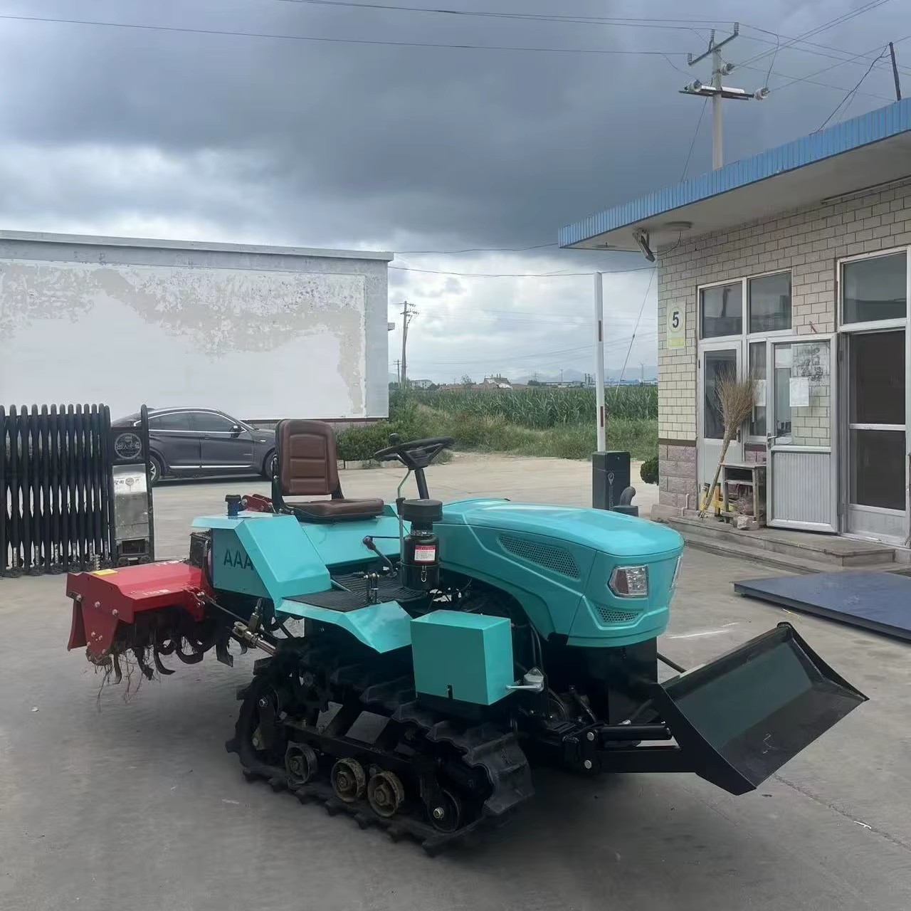 Durable 40HP Water Dry Dual Use Agricultural Crawler Tractor HUAYUAN LAIDONG Engine for Muddy Paddy Hilly Terrace Work