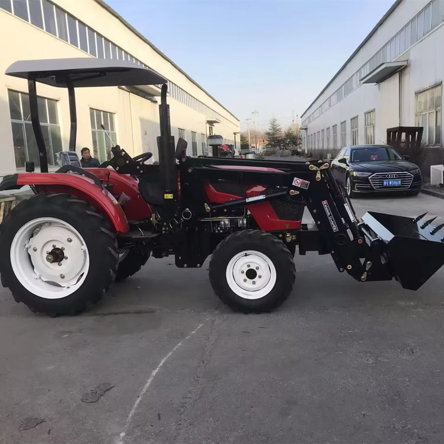 90HP 4WD Wheel Farm Tractor Front End Loader Enclosed Air Cabin Multi Implement Compatible Motor High Productivity