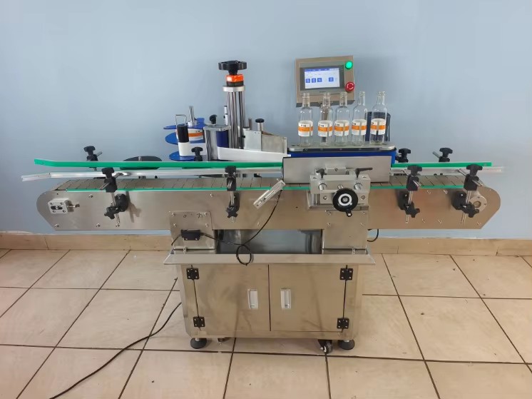 PLC Driven Automatic Round Bottle Labeling Machine for Lotion Shampoo Serum Essential Oil Cosmetic Bottles High Speed Labeler