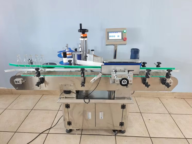 PLC Driven Automatic Round Bottle Labeling Machine for Lotion Shampoo Serum Essential Oil Cosmetic Bottles High Speed Labeler