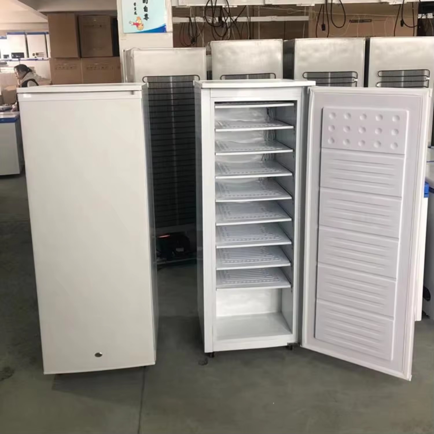 Solar ice-making machine, refrigerator, energy generator can provide power for Dubai - with a capacity of 400 liters.