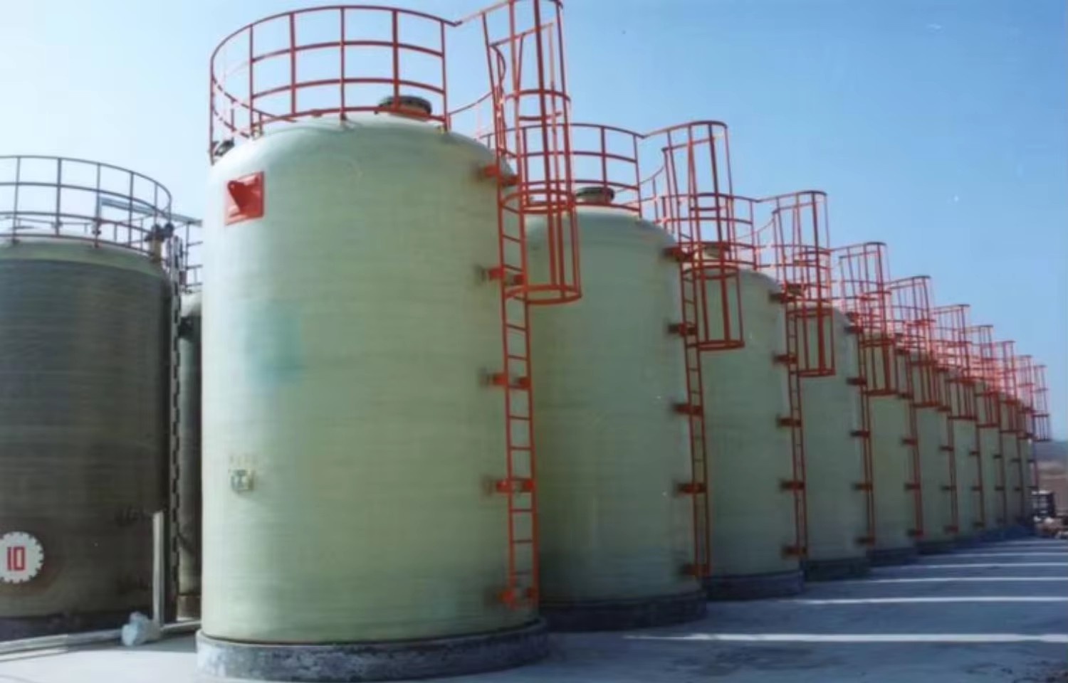 Vertical Cylindrical FRP Tank, wear resistant container, for oilfield wastewater, well site waste liquid & crude water storage