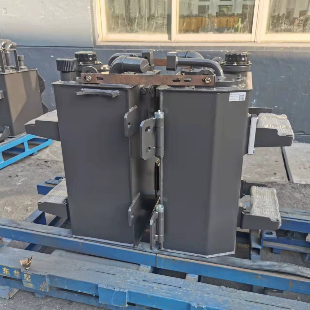 NEW High Quality Fuel Tanker Excavator Oil Tanker
