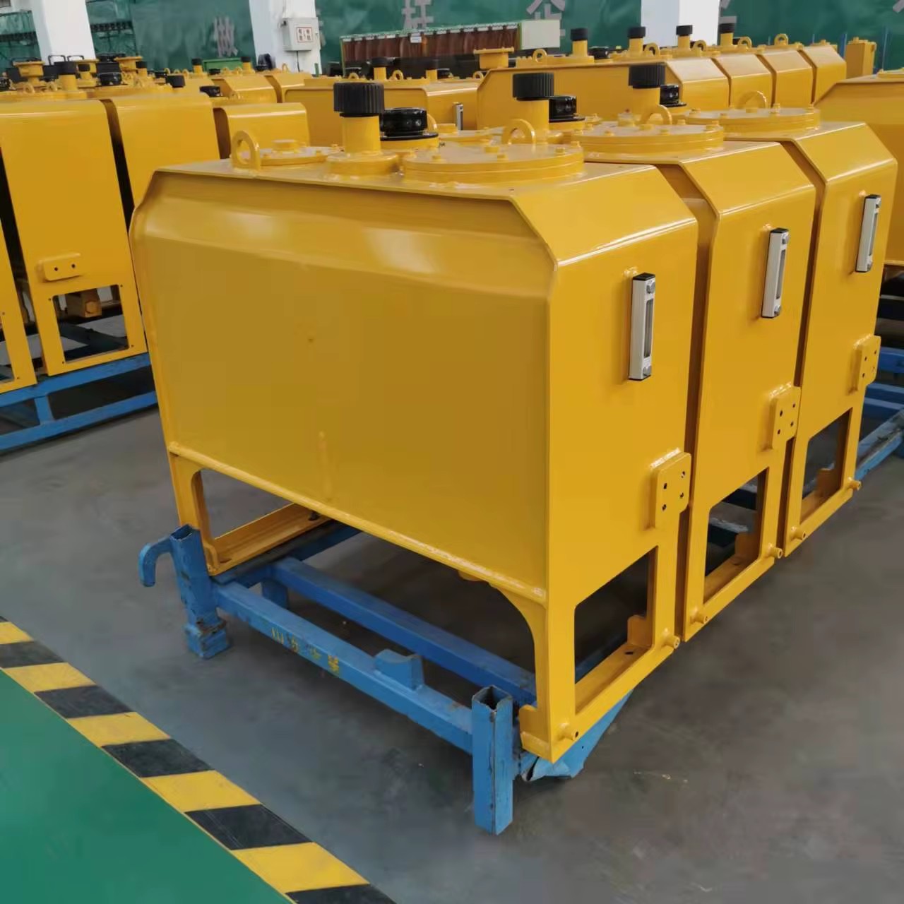 NEW High Quality Fuel Tanker Excavator Oil Tanker