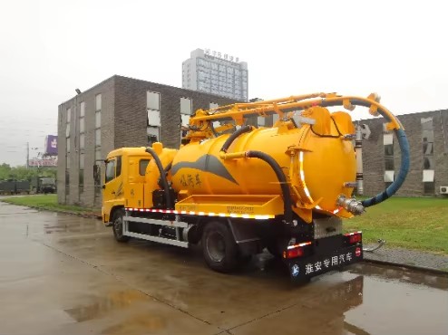 Vacuum Truck Mud VT1600 8000 Liters Sewage Suction Tanker Truck Market Vacuum Section Pumper Disposal Unit