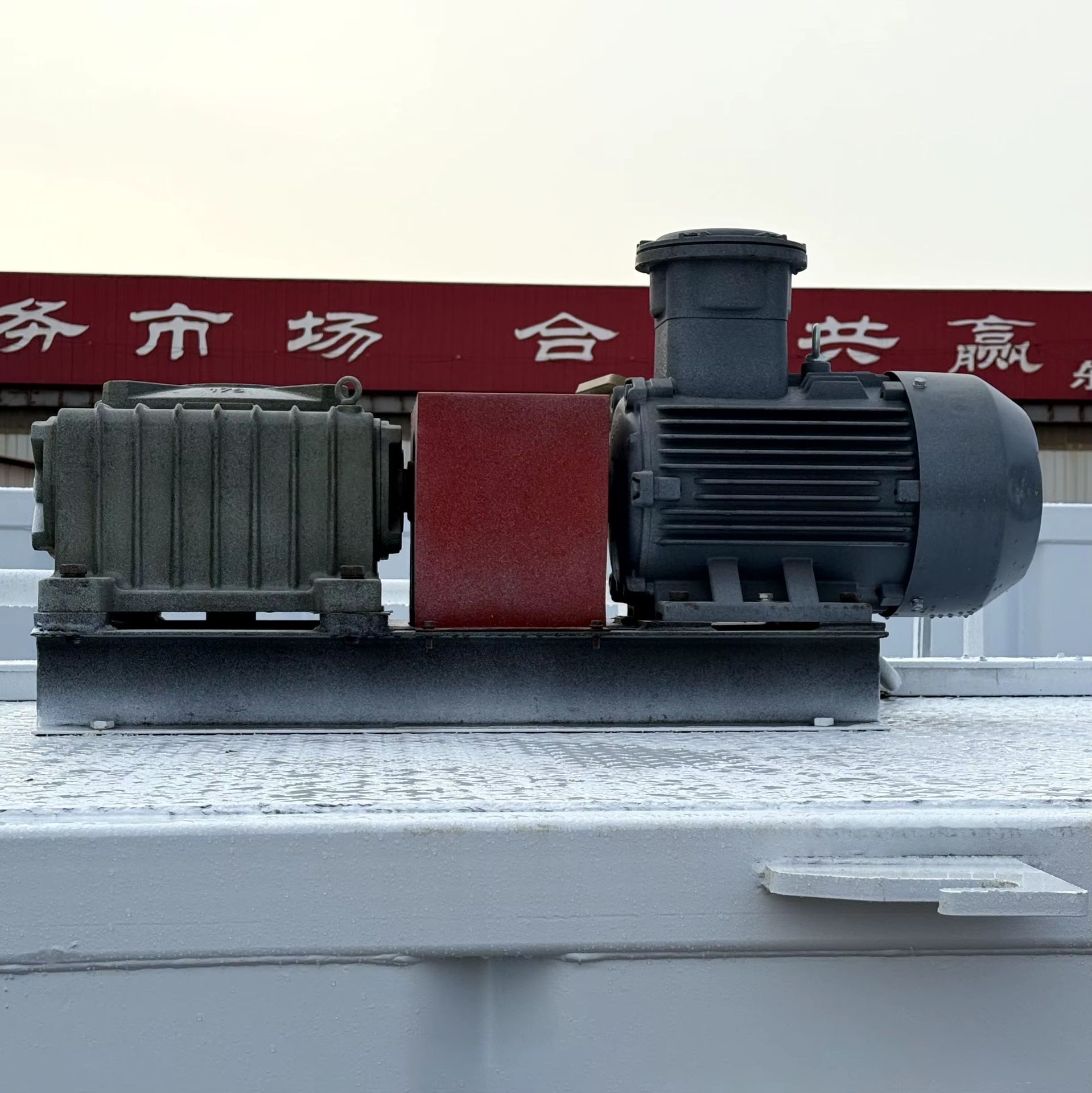 API Standard Skid-Mounted Drilling Mud Tank Heavy-Duty Agitator Q235 Steel Construction High Efficiency Big Capacity for Oil