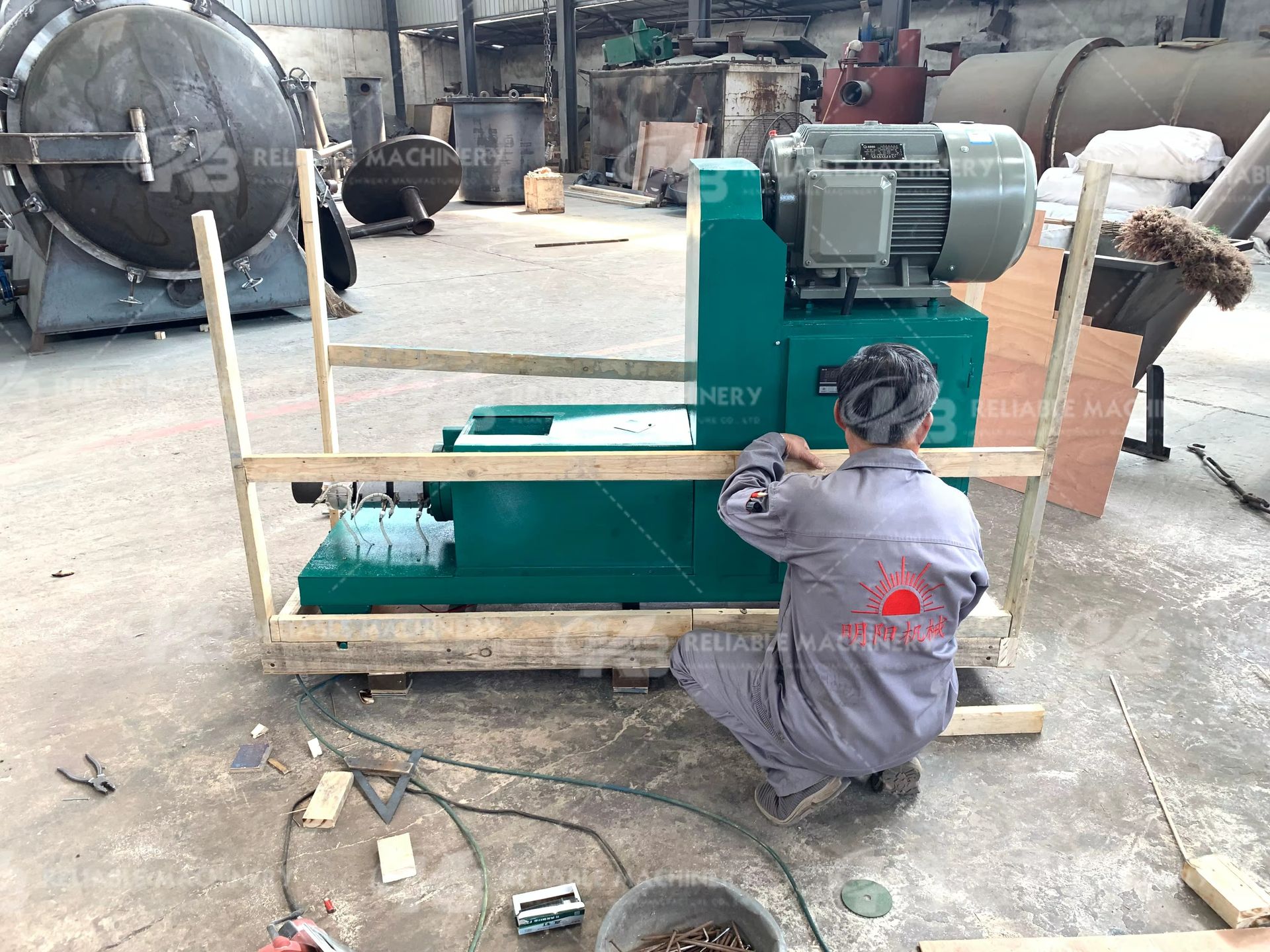 Professional Charcoal Production Automatic Sawdust Briquette Press Biomass Waste to Energy Machine 260-340kg/h Energy Saving