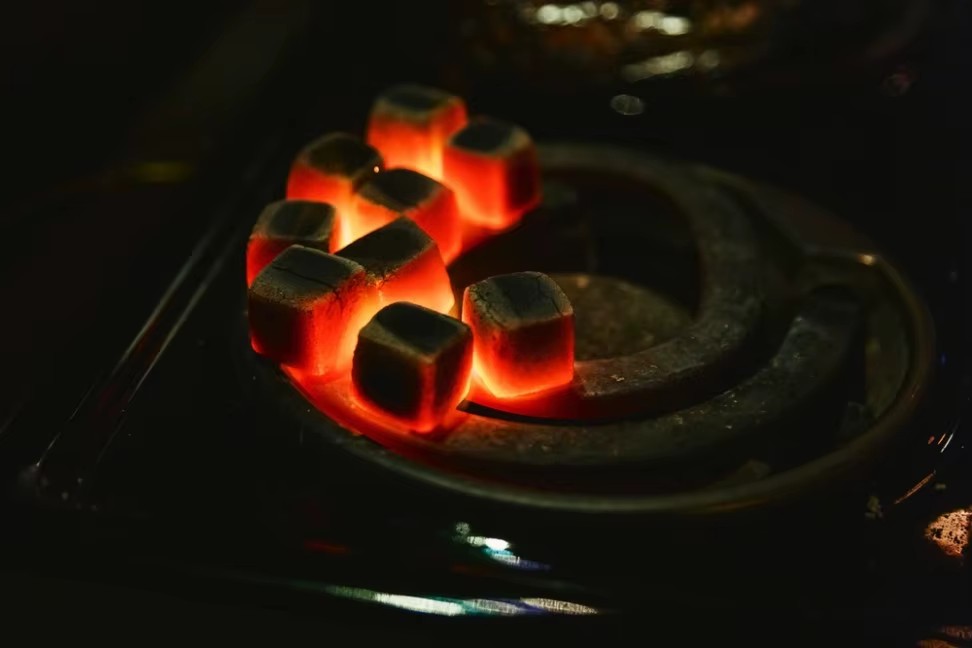 Coconut Charcoal Briquettes for Shisha Hookah BBQ in Cube Lump Pillow Patterns