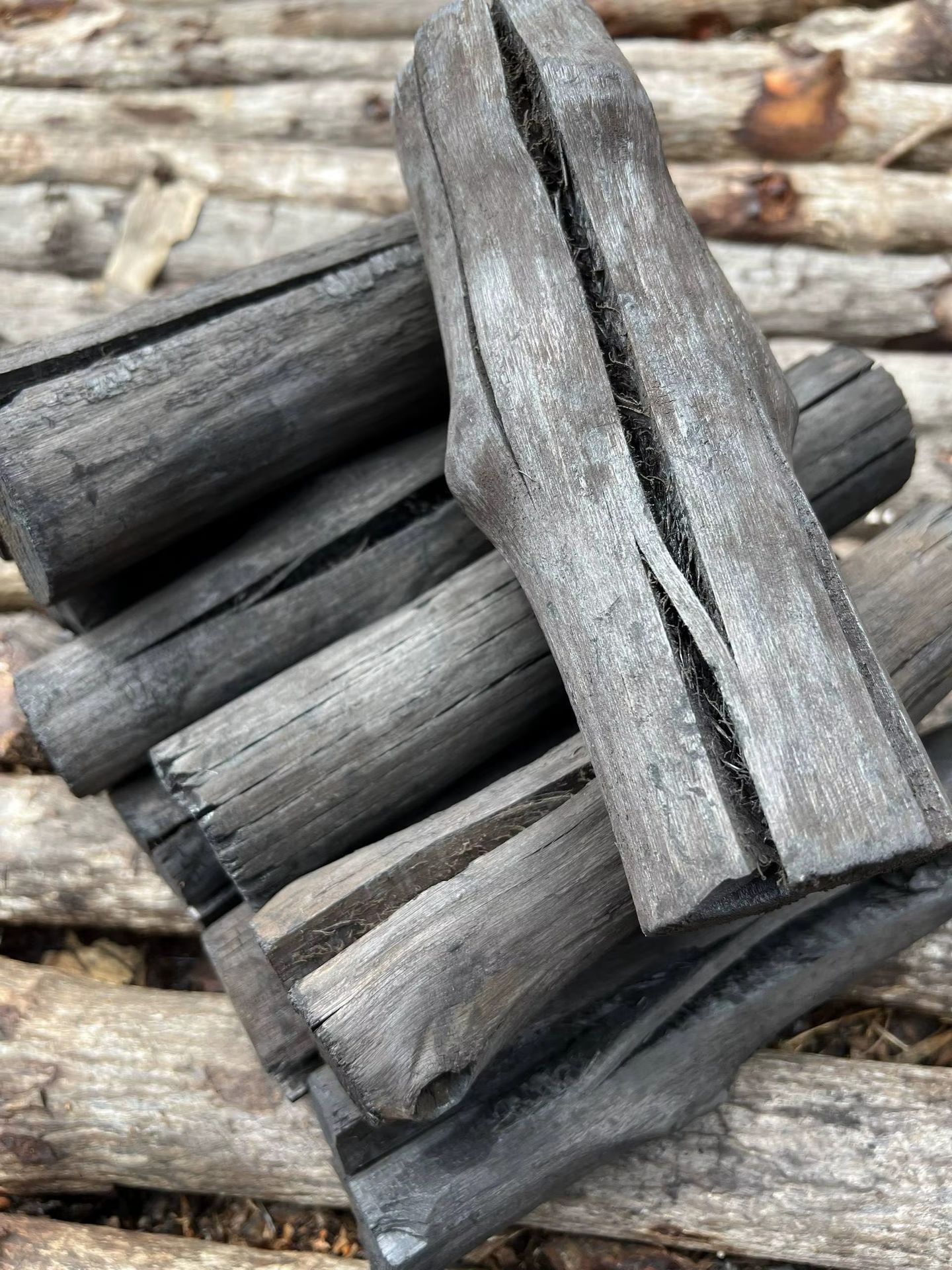 Top Grade Hardwood Charcoal Low Sulfur and Low Ash Export Standard