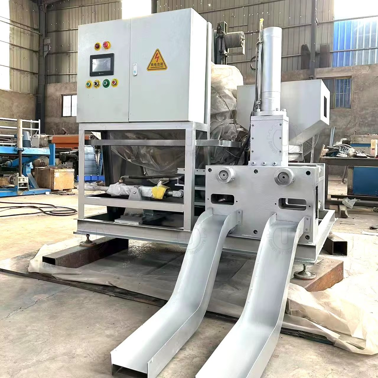 300 Kg/h Biomass Briquetting Press Machine Hydraulic Wood Briquette Press Sawdust Briquette Making Machine