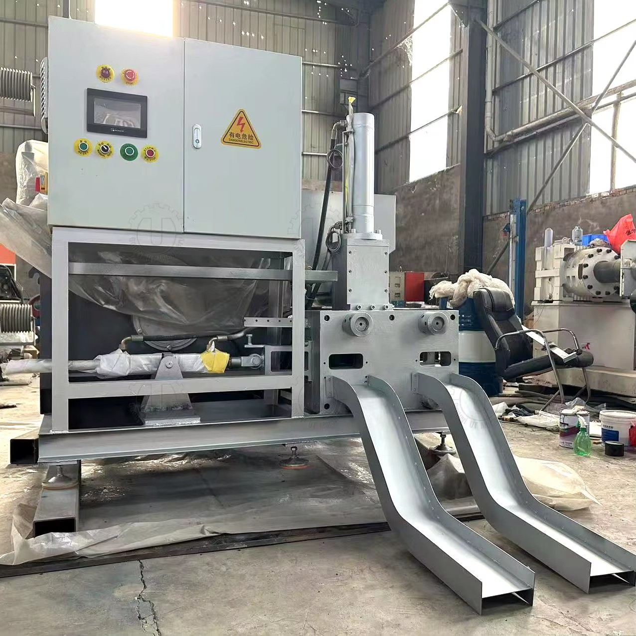 300 Kg/h Biomass Briquetting Press Machine Hydraulic Wood Briquette Press Sawdust Briquette Making Machine