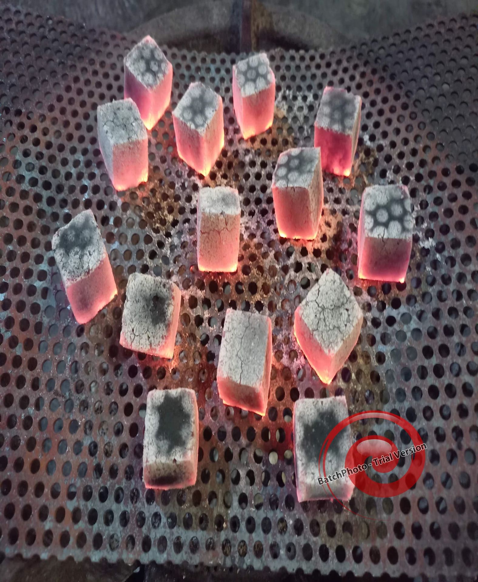 Premium Indonesian charcoal, produced using 100% coconut shells, ensures outstanding quality.