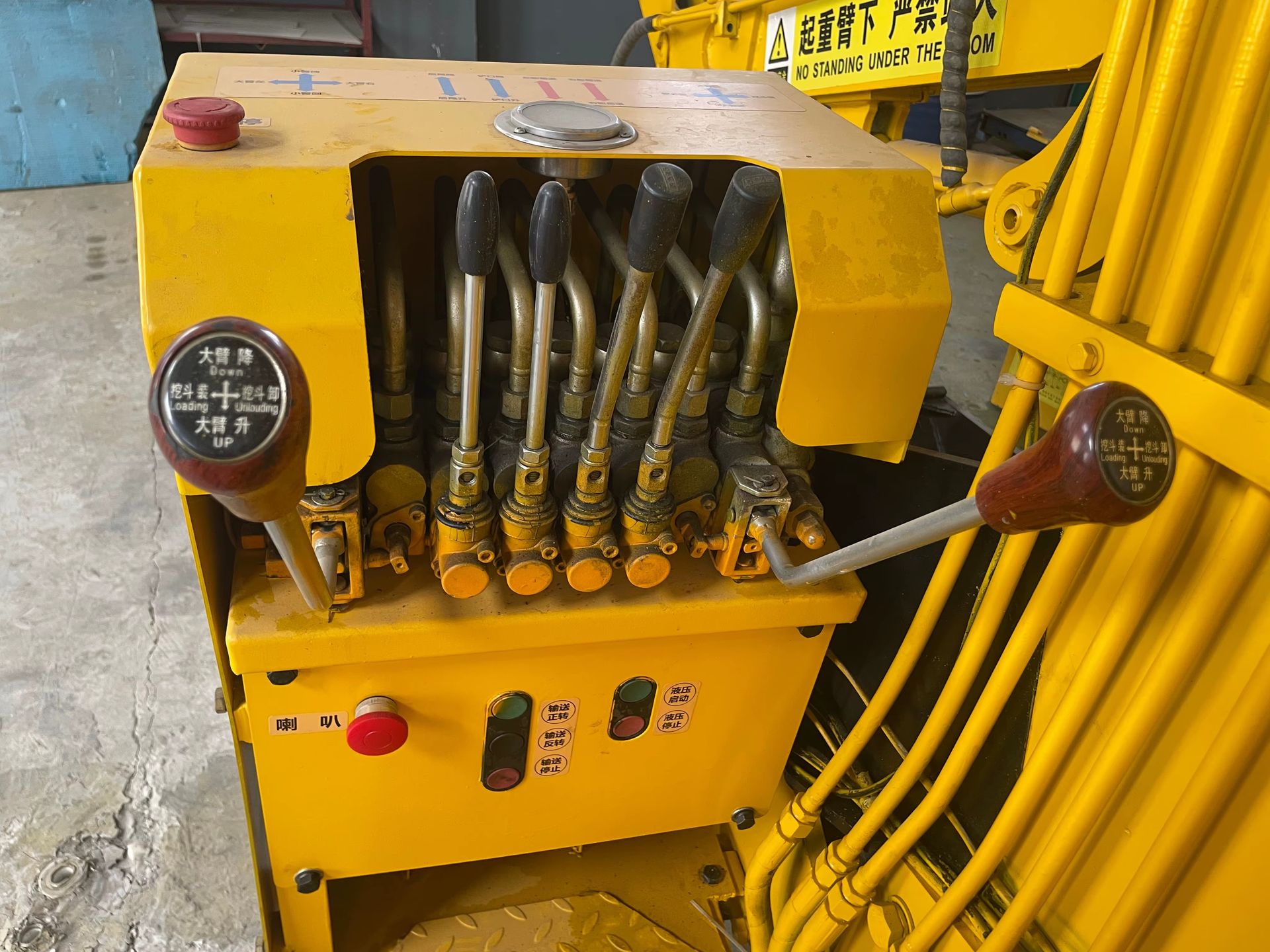 High Efficiency Underground Mining Mucking Loader for Rock Loading and Material Conveying