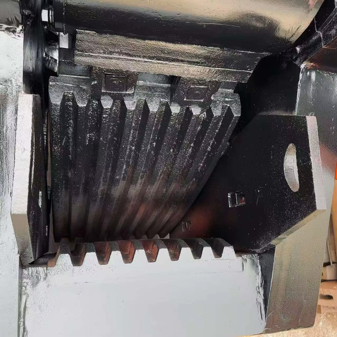 High Manganese Steel Casting Jaw Plate Replacement Parts for Crusher for Iron Ore Mining Quarry Stone