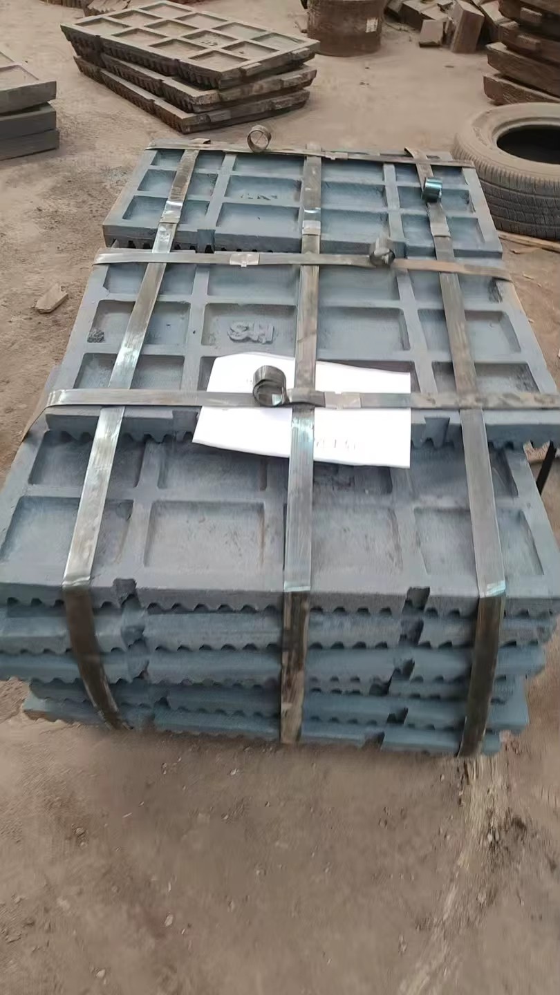 High Manganese Casting Jaw Plate Spare Parts for Ore Mining Jaw Crushers Movable Fixed Quarry Mn13Cr2 1 Year