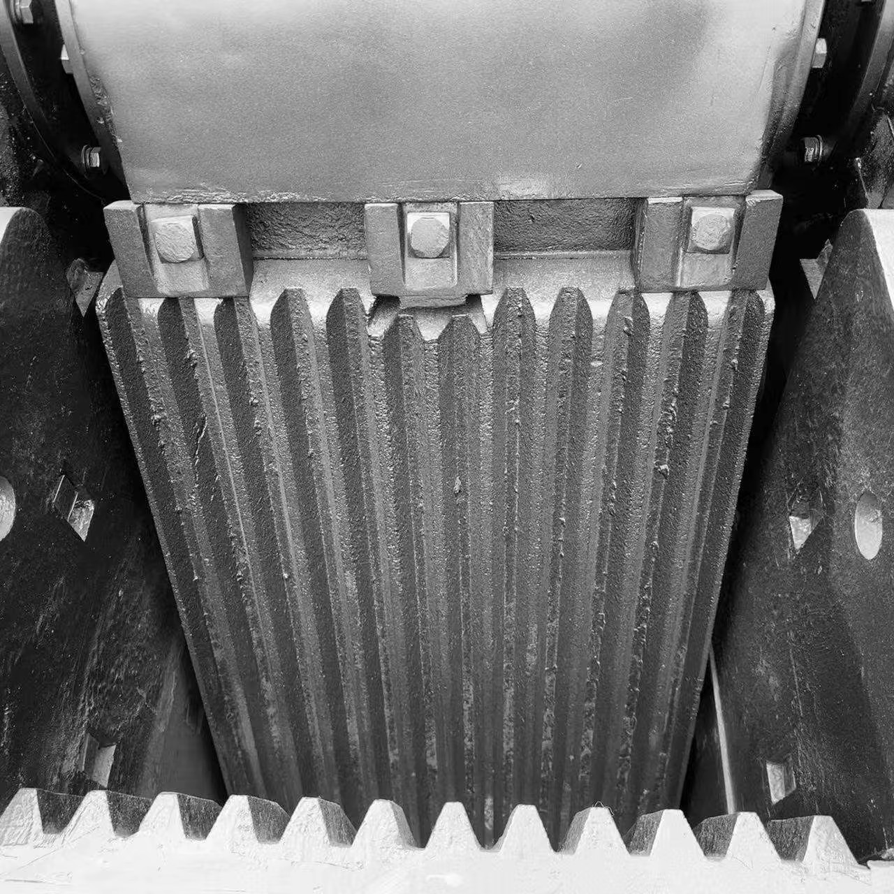 High Performance High Quality Ore Mining Jaw Crushers Casting Spare Parts Various Models 1 Year