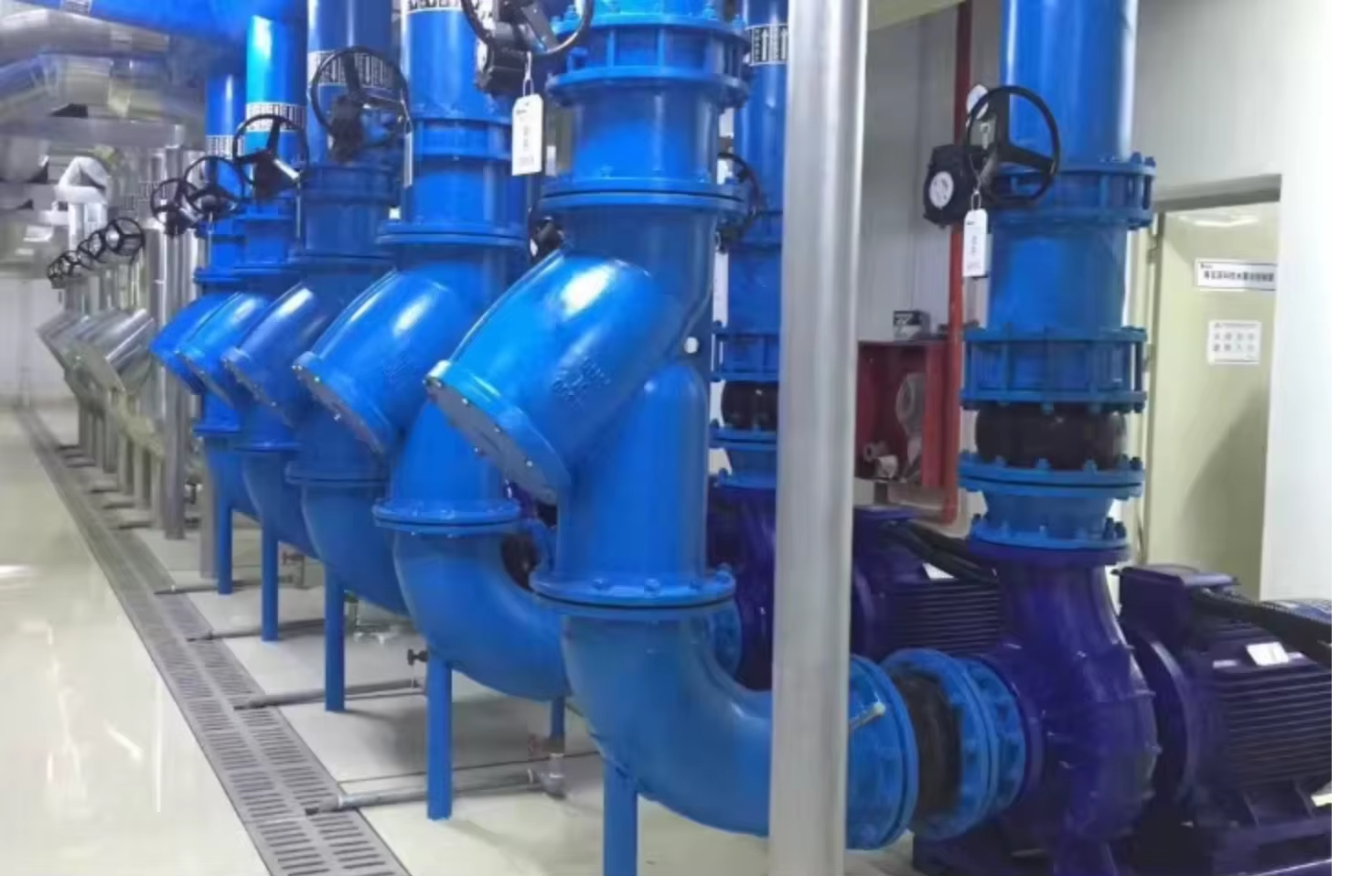 Ductile Iron Butterfly Valve with Curved Blade and 4 Blades Painted Finish Gear Operator for Water Supply Flow Control Systems