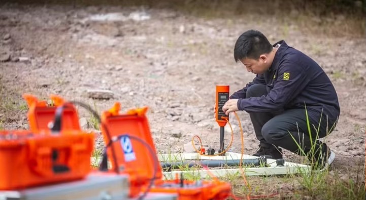 Mining Prospecting TDEM Electromagnetic Sounding Device Deep Earth Resistivity Meter