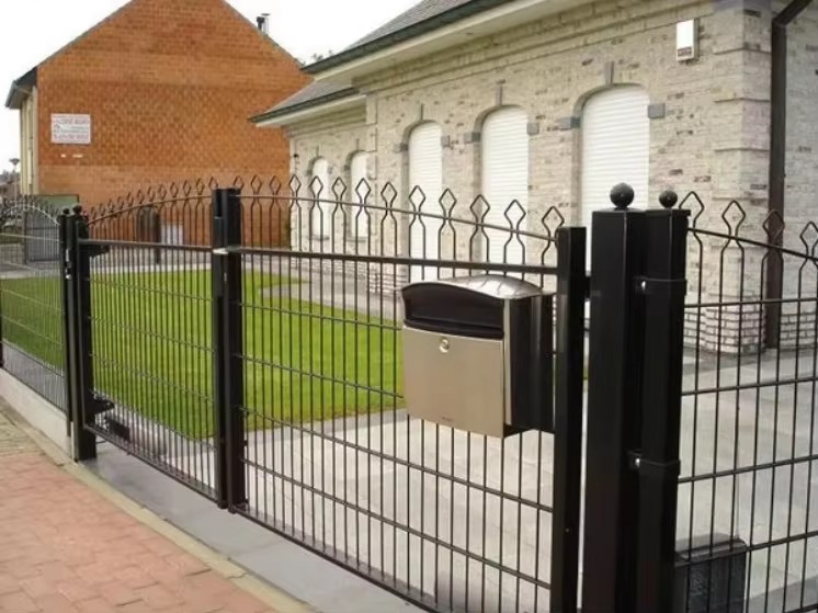 Welded Wire Mesh Panel Oilfield Fence Heavy-Gauge Steel Security Fencing, PVC Coated, Long Service Life for Gas Field Perimeter