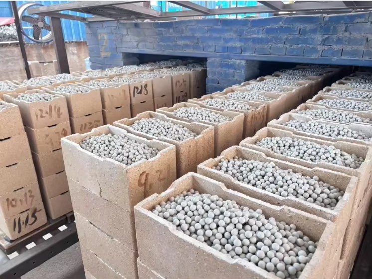 Industrial Ceramic Ball Wear-Resistant Inert Alumina Multiple Specifications with Welding Cutting Bending Services