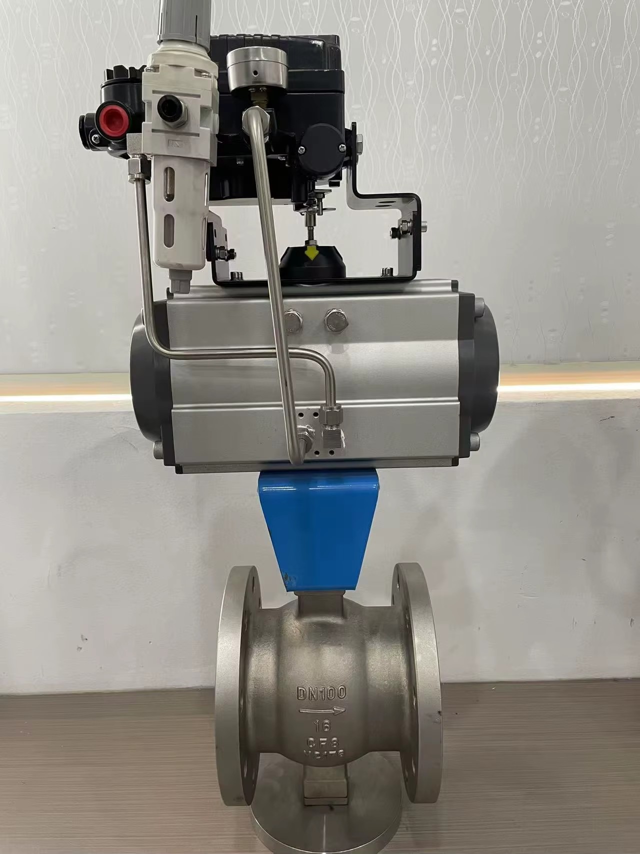 Industrial V-Type Ball Valve Carbon Steel / Stainless Steel Flanged Wafer Connections Pneumatic / Electric Actuators