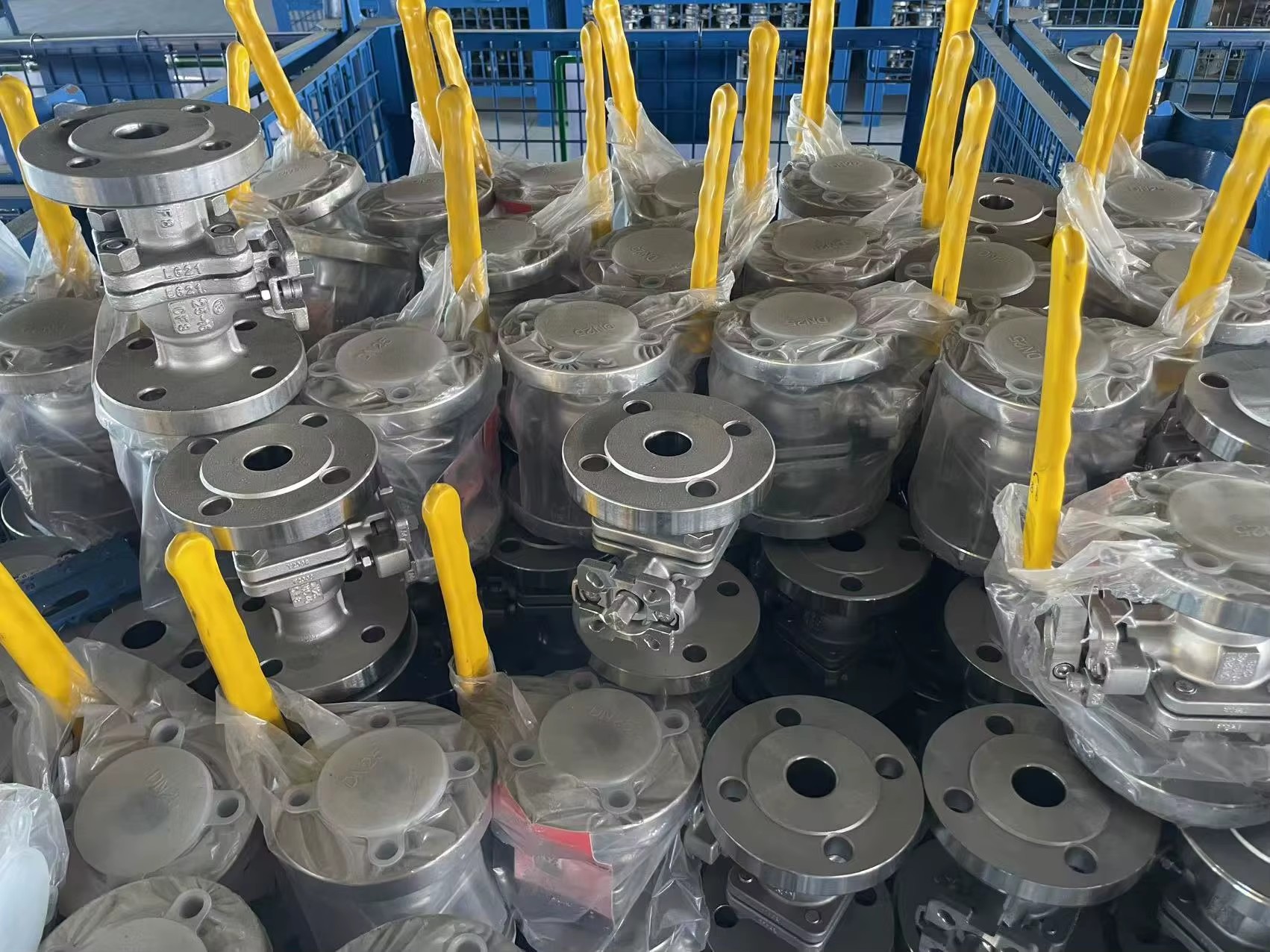 DIN ANSI GB Standard Stainless Steel Flange 2PC Full Bore Ball Valve for Industrial Use Water / Oil / Gas Applications