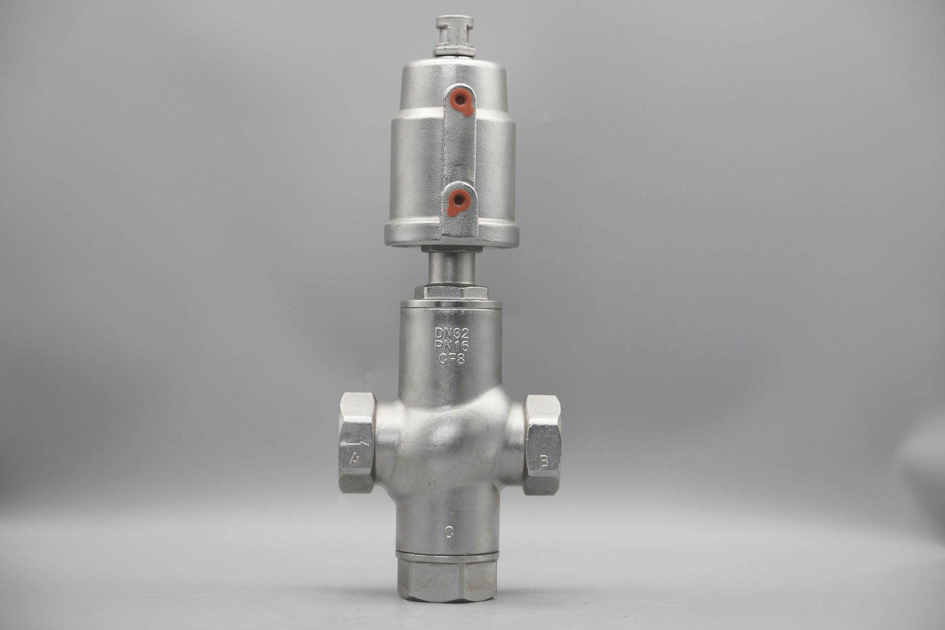 Stainless Steel Pneumatic Three Way Threaded Angle Seat Piston Valve for Oil Water Gas