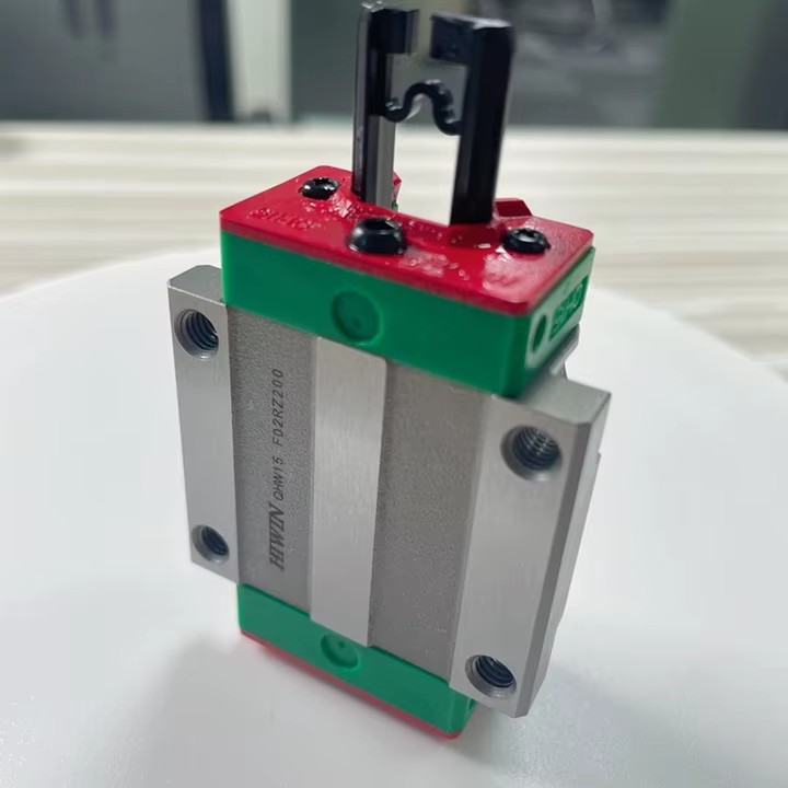 In Stock Original HIWIN QHW15 Silent Linear Guideway Carriage F02RZ200 Flange Type Linear Motion Slide Block