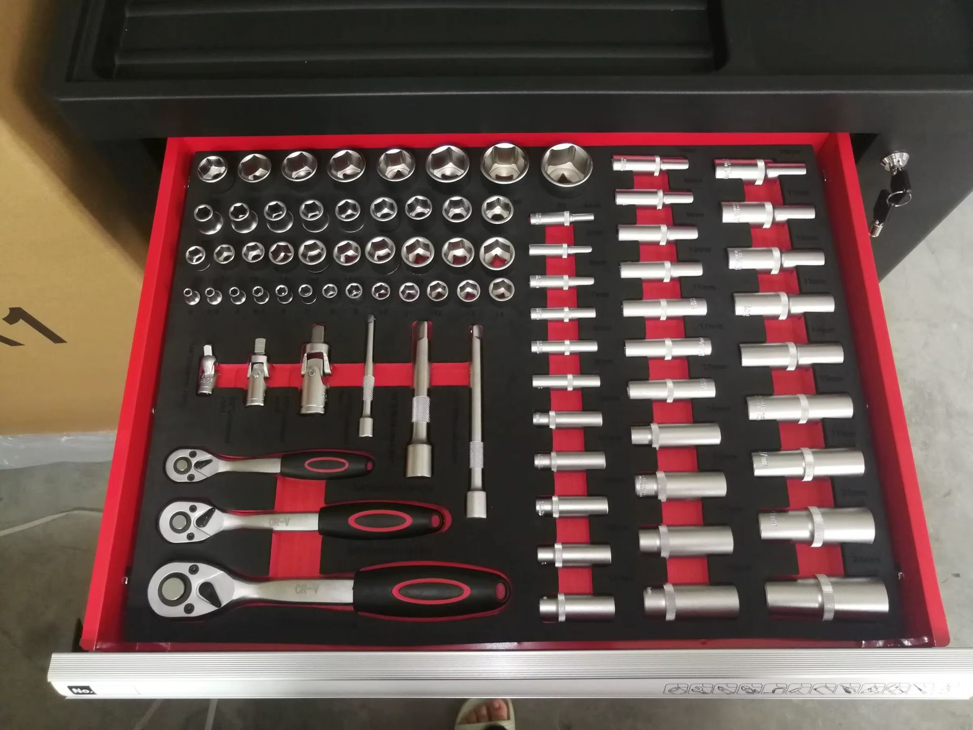 250pcs Professional All Kind of Tools with Tool Cabinet, Workshop Trolley Cabinet