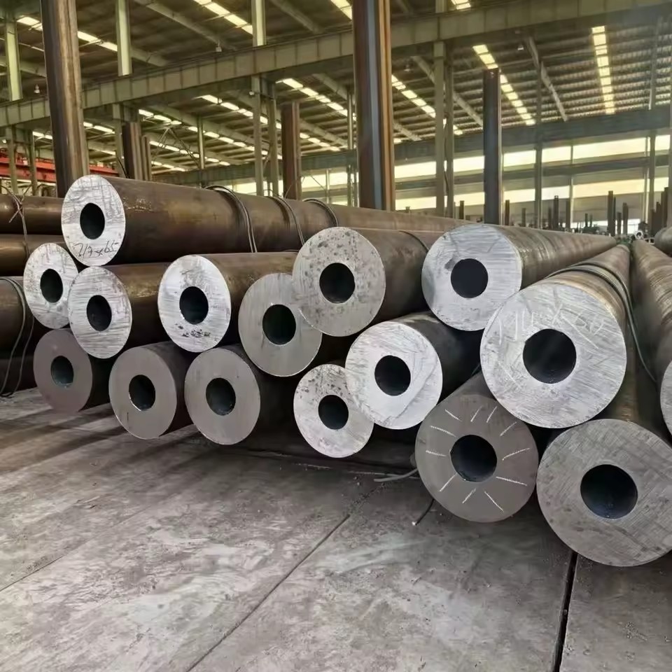 Seamless Carbon Steel Pipe with Threaded Ends for Water Gas Pipeline Applications | ISO 9001 | Factory Direct | Export Quality
