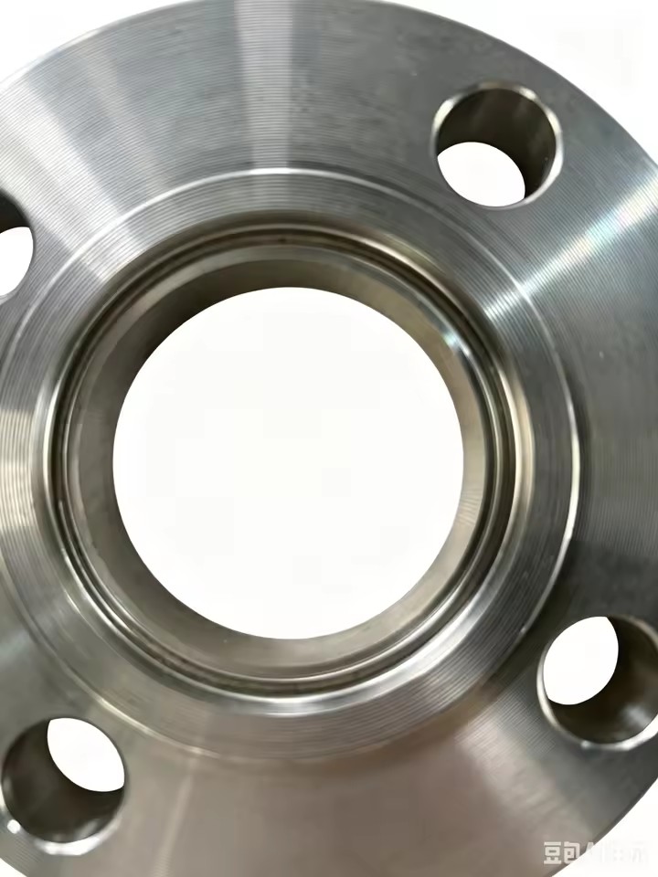 Production of stainless steel flanges, flat welded flanges with necks