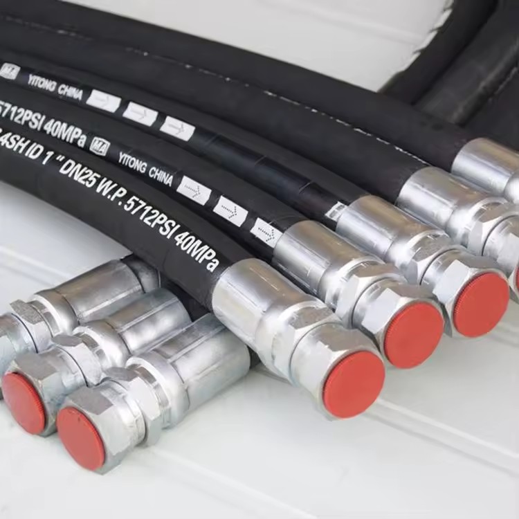 DN10 R1 Flexible Black NBR Hydraulic Oil Hose 1-6 Layers Wire Reinforced EN853 1SN Custom Cutting Service