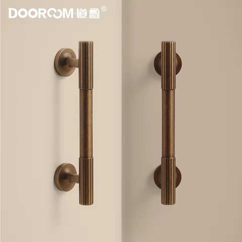 DOOROOM Factory Direct Luxury Cabinet Handles Solid Brass Vertical Stripe T-shaped Furniture Handles