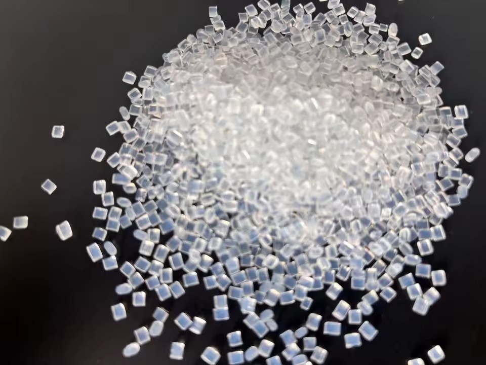 FEP Granules Perfluoroalkoxy Resin Virgin FEP Raw Material Transparent FEP Pellets for Injection Molding & Extrusion