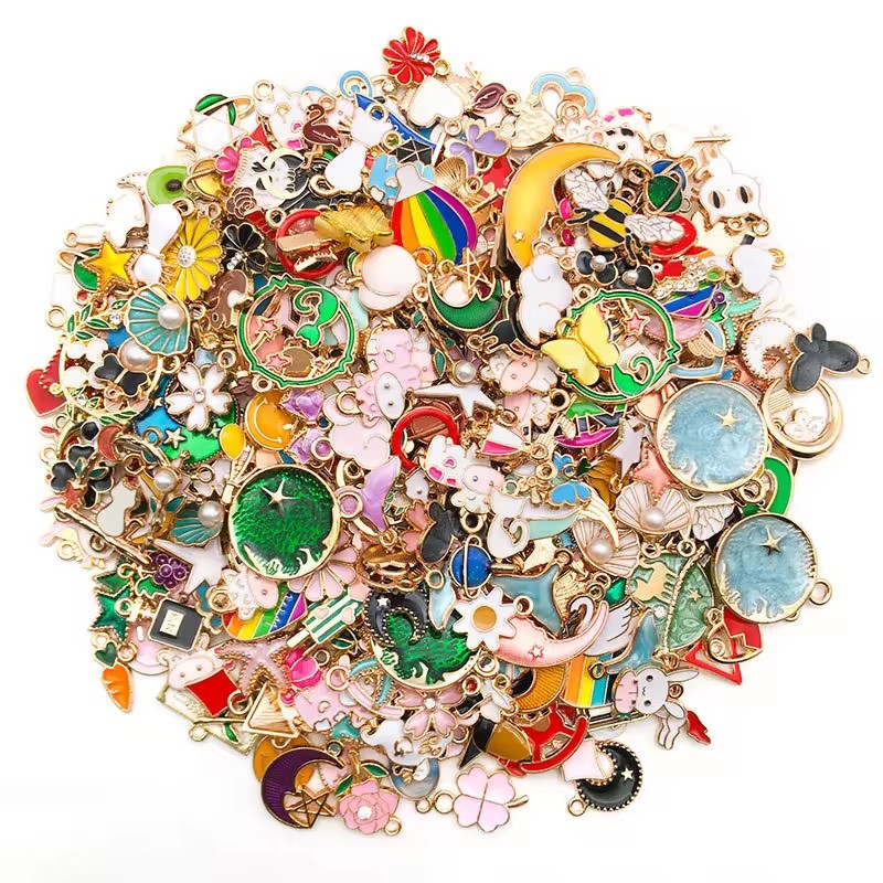 DZ012 Gold-Plated Metal Daisy Charm Pendant Hard Soft Enamel for DIY Jewelry Making Bracelets Earrings Necklaces Great Gift