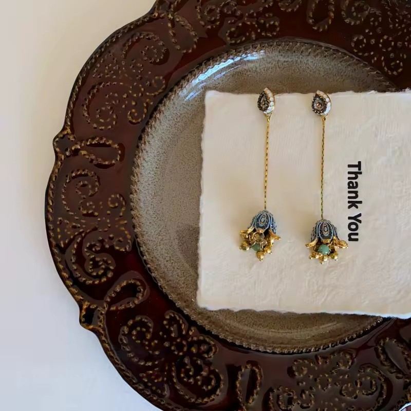 Women's Mid-Century Vintage Oil-Drip Diamond-Studded Flower Earrings-Light Luxury High-End Vibe; Retro Ethnic-Style Studs Easy