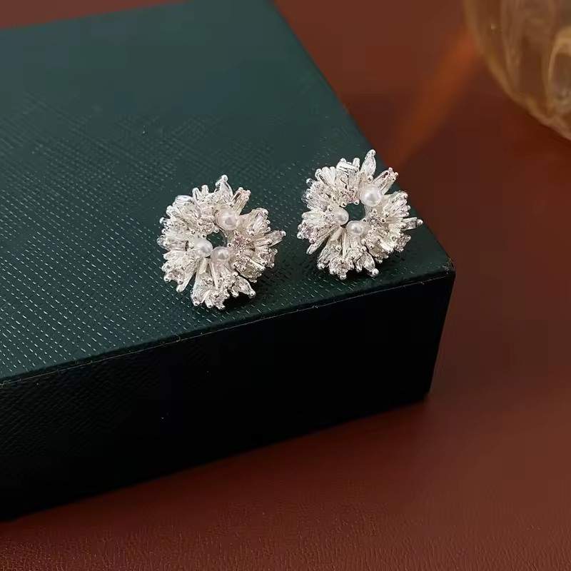 Fresh-style Pearl Asymmetric Firework Stud Earrings Minimalist Light-Luxury High-End Women's Copper Designer Edge Wholesale