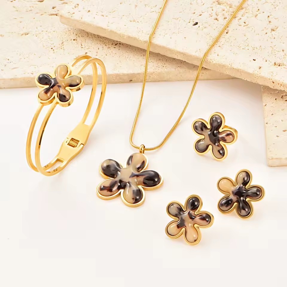 Stainless Steel Set Fashionable Vintage Leopard Five Leaf Necklace Bracelet Earrings Ring Set