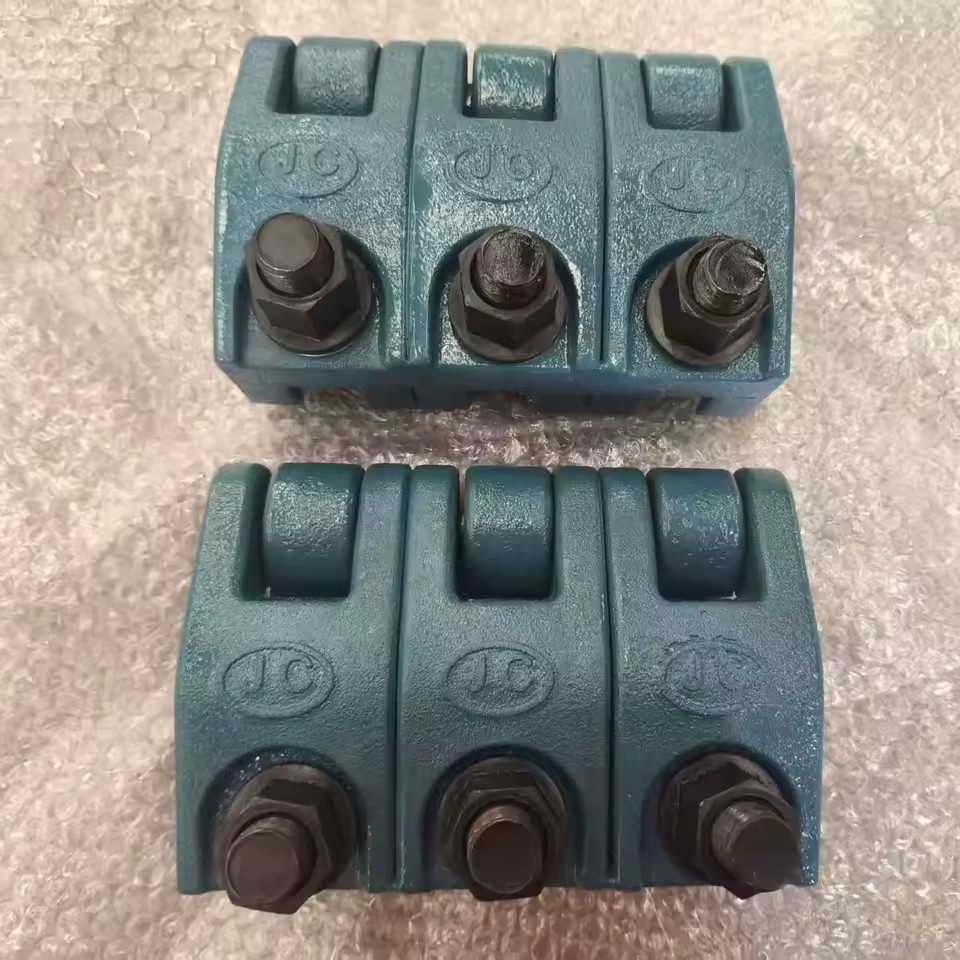 API 11B Forged 3 Bolt Polished Rod Clamp Heavy Duty Sucker Rod Clamp for Oilfield Pumping Unit
