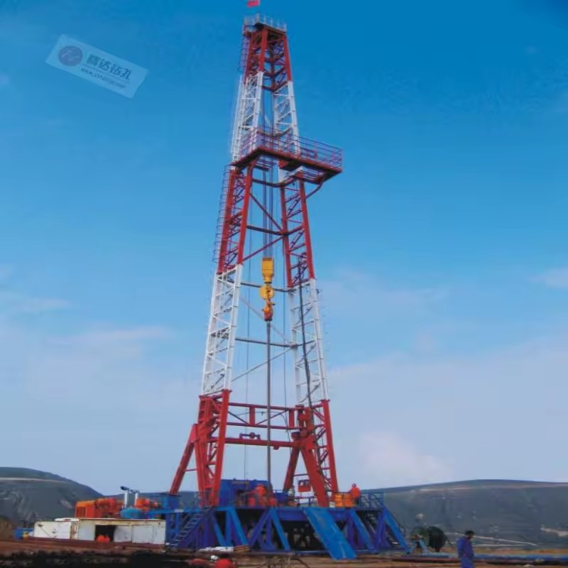 API Standard Diesel Rotary Oil Drilling Rig with Motor 31m for Height 900KN Load Capacity for Onshore Oilfield Workover