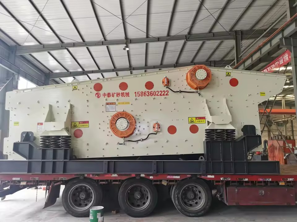Three Axis Horizontal Linear Vibrating Screen Engine Sand Ore Aggregate Screening Machine