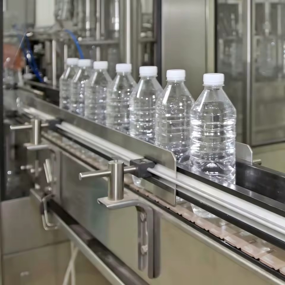 Fully Automatic 5000BPH Water Filling Sealing Machine 3-in-1 Mineral Water Bottling Plant for 330ml 500ml 1L Small Bottles