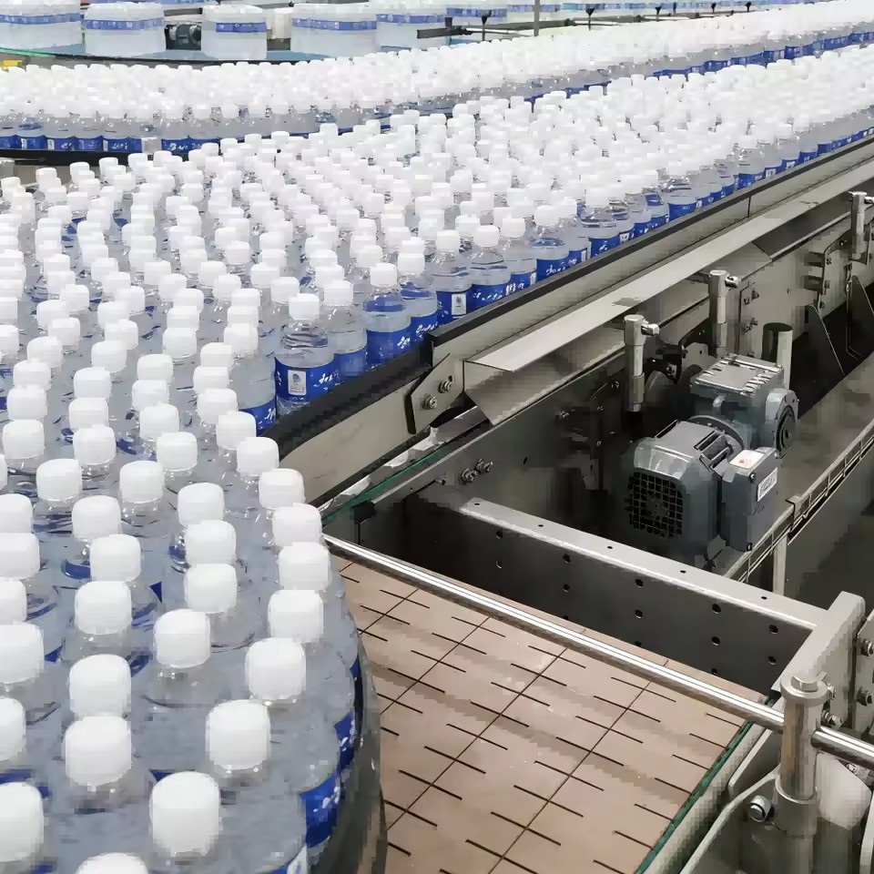 Full Automatic High Speed 15000 Bottles/Hour PLC Controlled Motor Gear Driven Water Machine Glass Bottle Compatibility for Oil